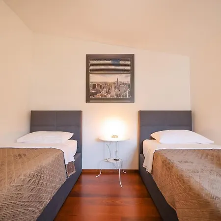 Sunny Terrace With Two Bedroom And Parking 아파트 *