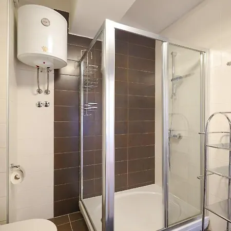 Sunny Terrace With Two Bedroom And Parking 아파트 자다르