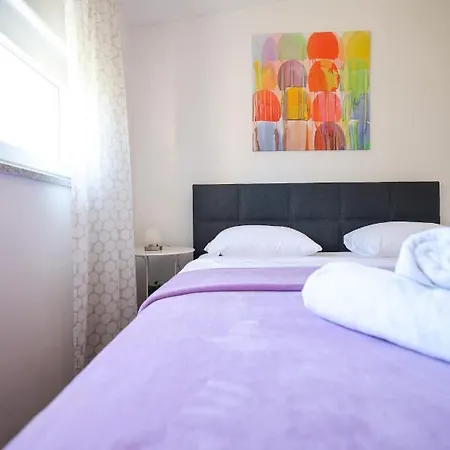 아파트 Sunny Terrace With Two Bedroom And Parking *