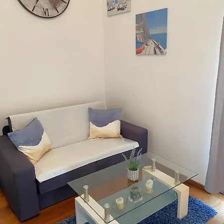 Sunny Terrace With Two Bedroom And Parking 아파트 자다르