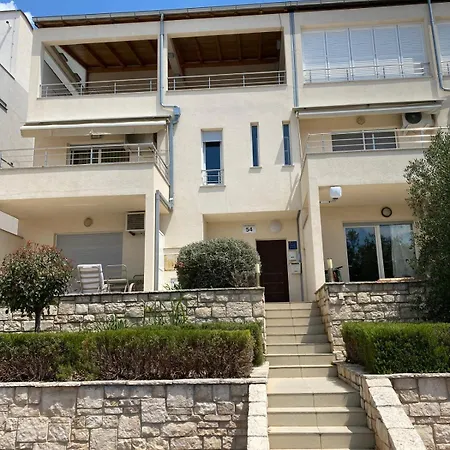 Sunny Terrace With Two Bedroom And Parking 公寓