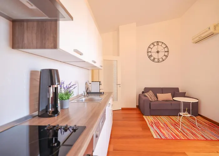 Sunny Terrace With Two Bedroom And Parking 公寓