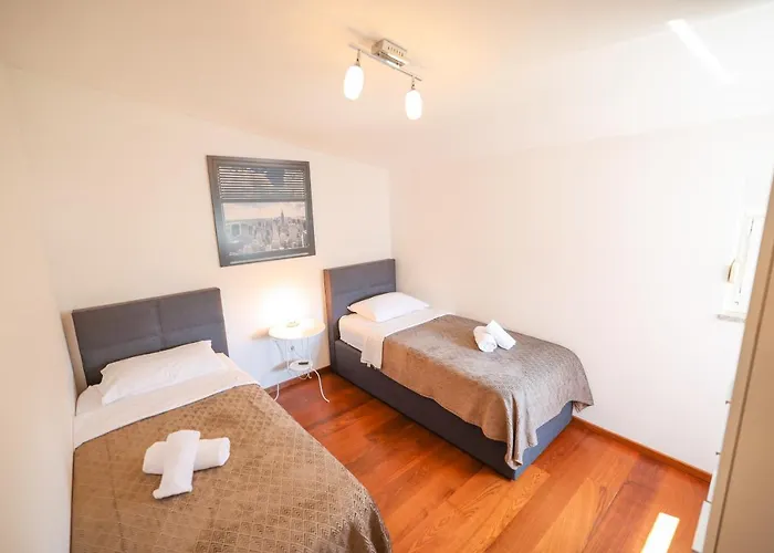 公寓 Sunny Terrace With Two Bedroom And Parking