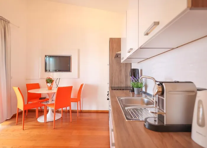 Sunny Terrace With Two Bedroom And Parking 公寓 扎达尔
