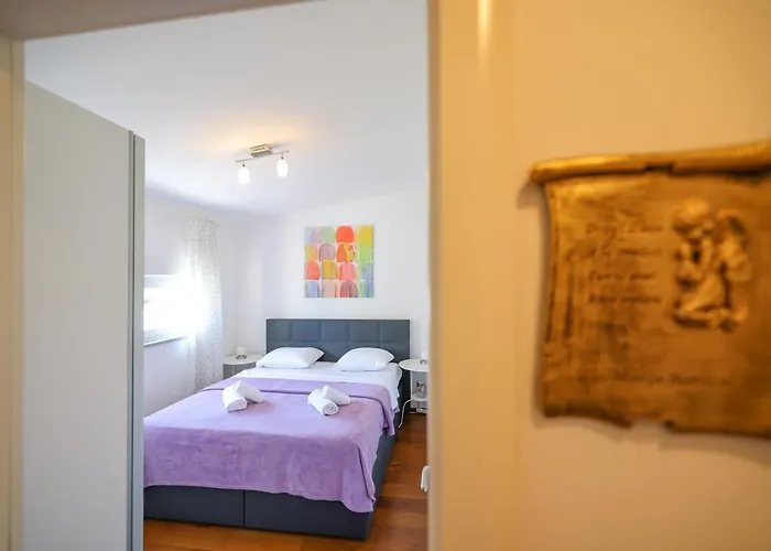 Sunny Terrace With Two Bedroom And Parking 公寓