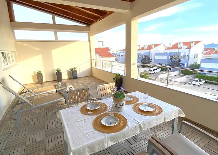 公寓 Sunny Terrace With Two Bedroom And Parking *