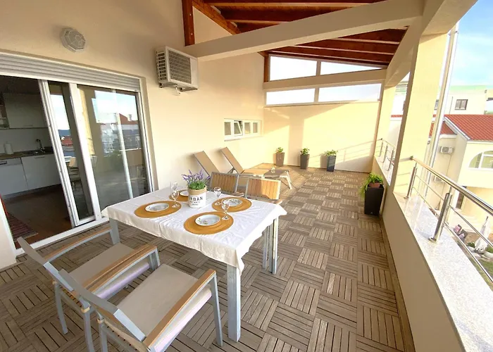 Sunny Terrace With Two Bedroom And Parking 扎达尔