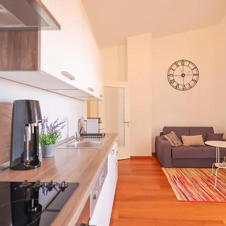 Sunny Terrace With Two Bedroom And Parking شقة