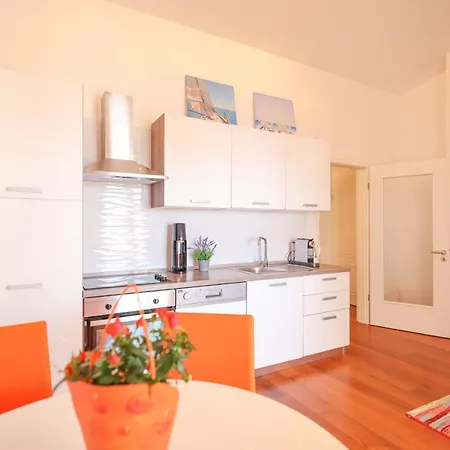 Sunny Terrace With Two Bedroom And Parking شقة