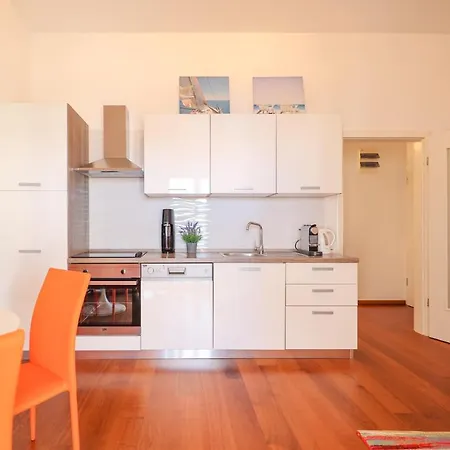 Apartmán Sunny Terrace With Two Bedroom And Parking