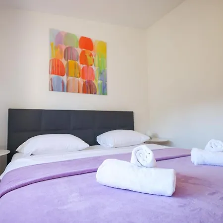 Sunny Terrace With Two Bedroom And Parking * زادار
