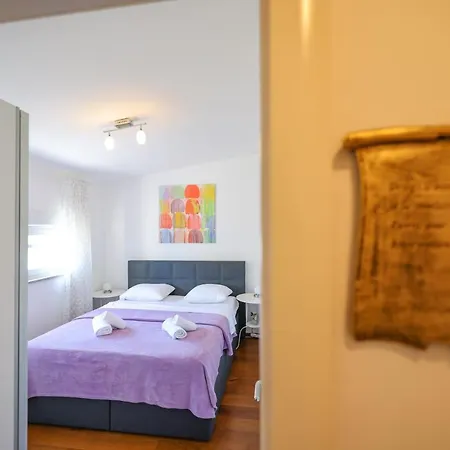 Sunny Terrace With Two Bedroom And Parking Apartmán