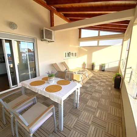 Sunny Terrace With Two Bedroom And Parking * زادار