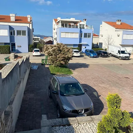 Sunny Terrace With Two Bedroom And Parking * زادار