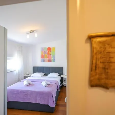 Sunny Terrace With Two Bedroom And Parking شقة
