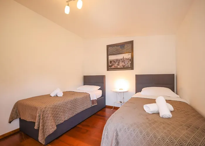 Sunny Terrace With Two Bedroom And Parking 아파트 자다르