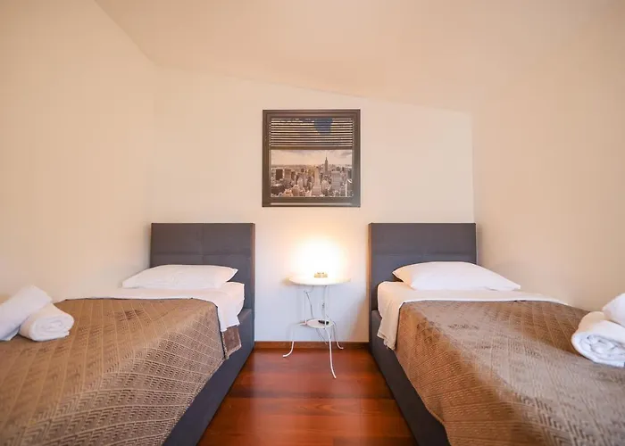 Sunny Terrace With Two Bedroom And Parking 아파트 *