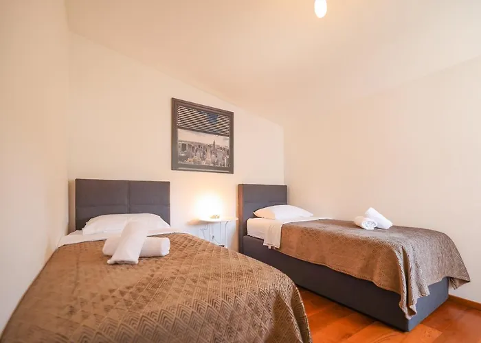 Sunny Terrace With Two Bedroom And Parking 자다르
