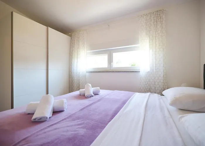 Sunny Terrace With Two Bedroom And Parking 아파트 *