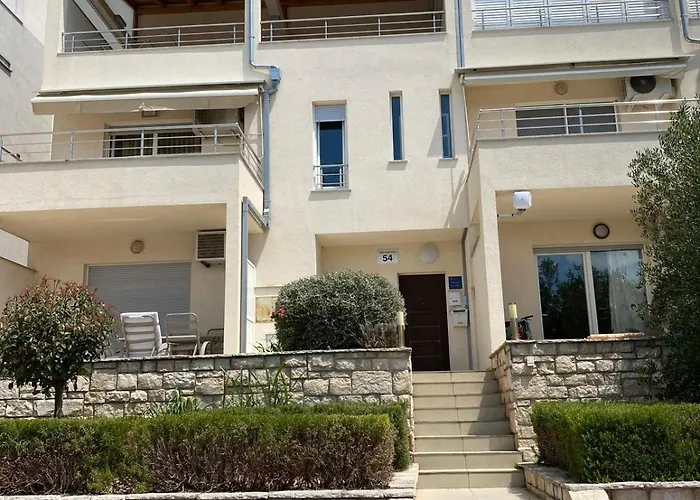 Sunny Terrace With Two Bedroom And Parking 아파트
